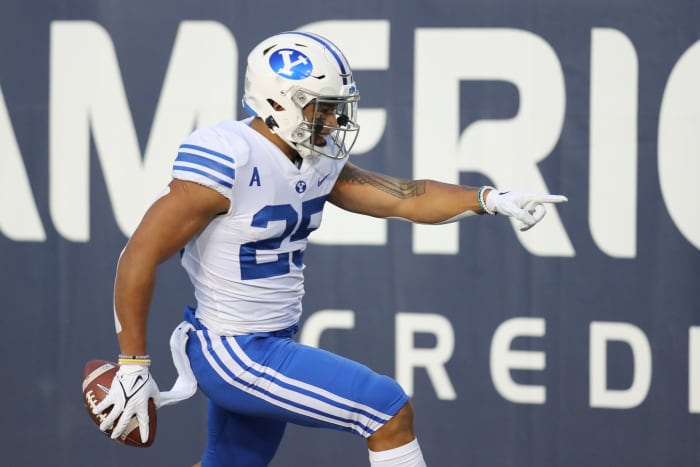 Tyler Allgeier versus Utah State in a royal classic away