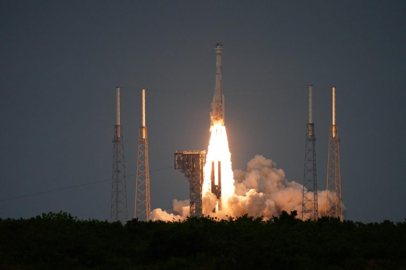 Starliner: Rocket launches.